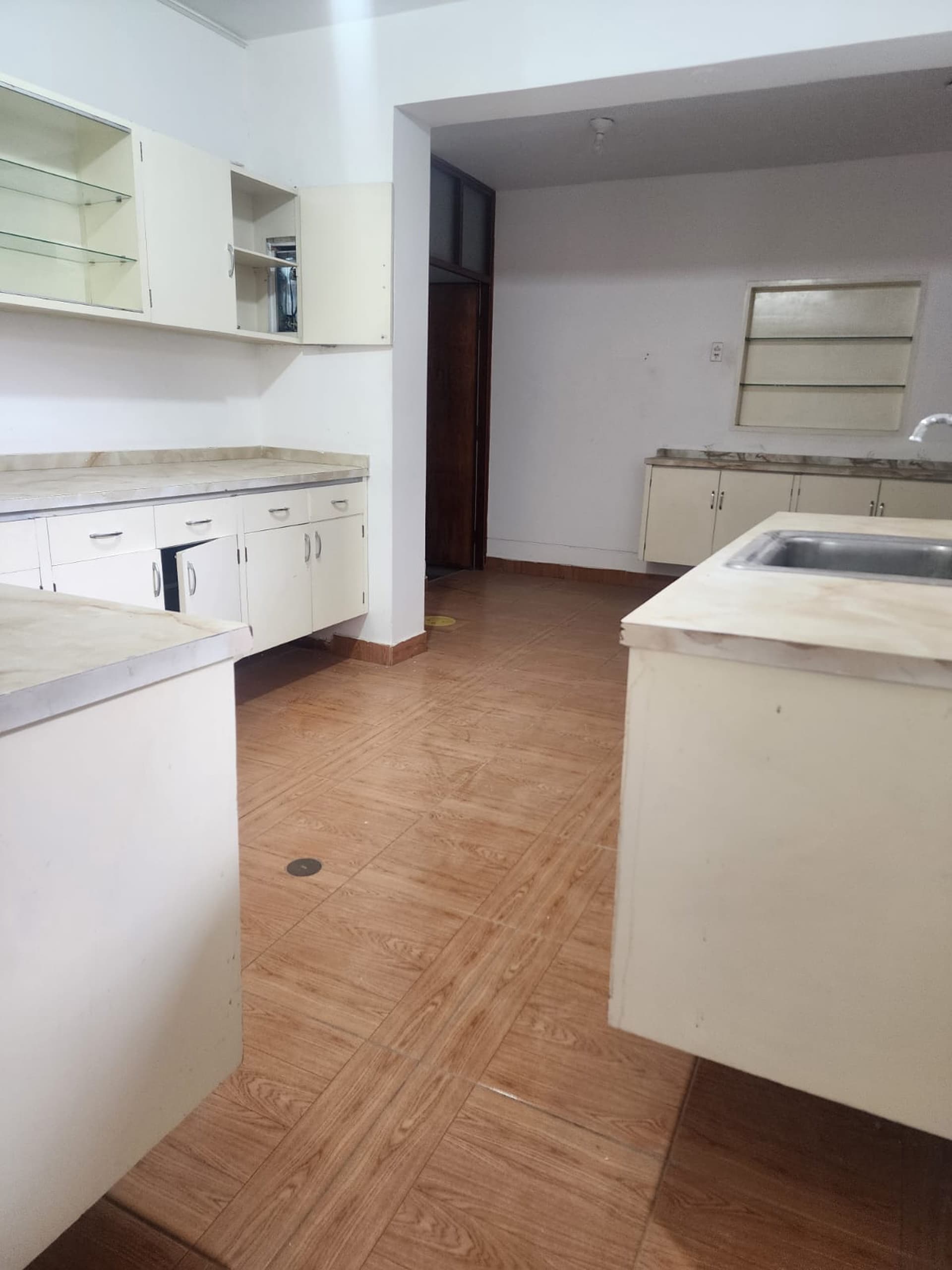 Vendo Amplia y Ubicadisima Casa - Urb. San José - Ica