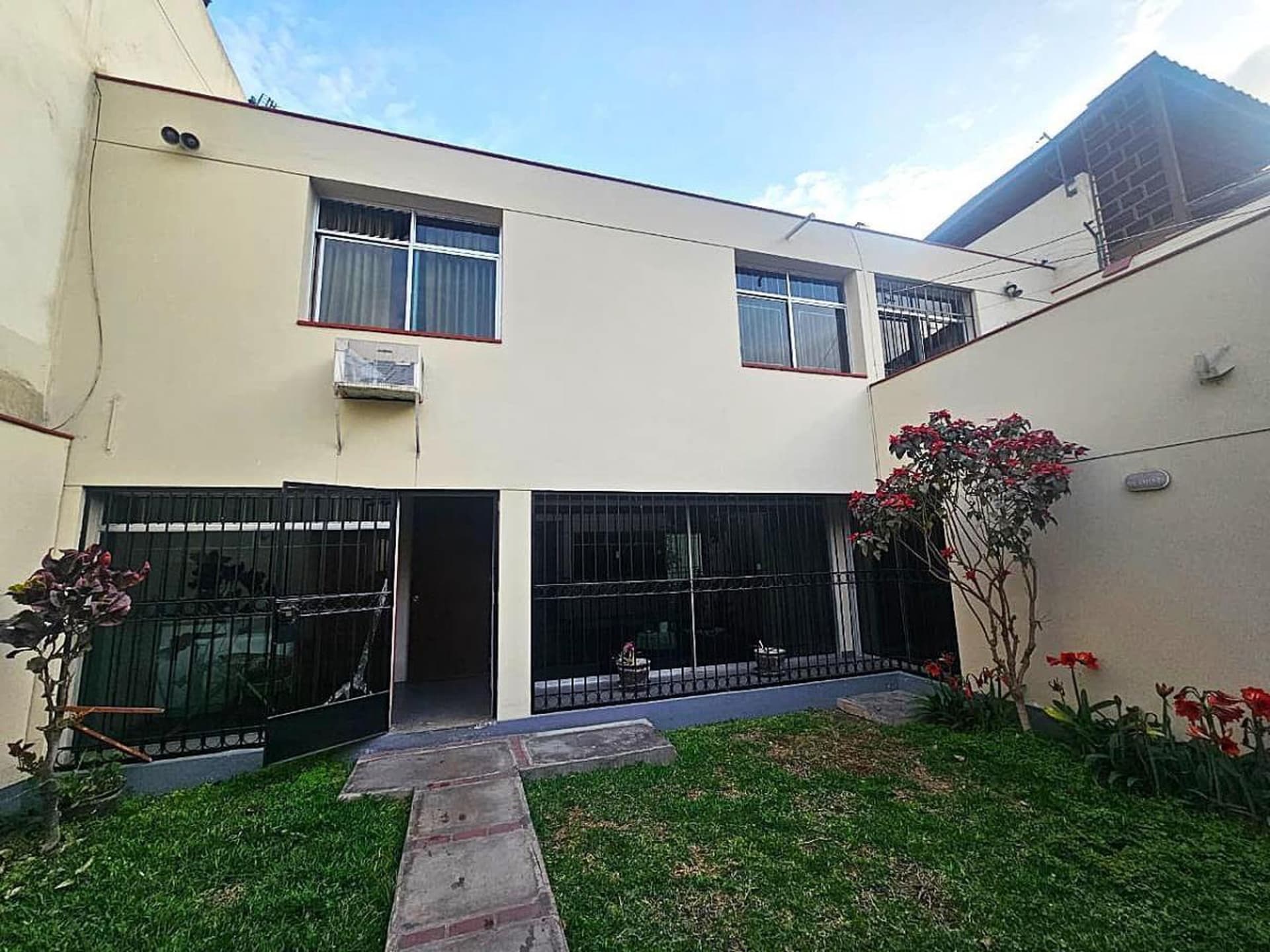 ¡Amplia Casa en Venta! Av. Las Artes Norte - San Borja
