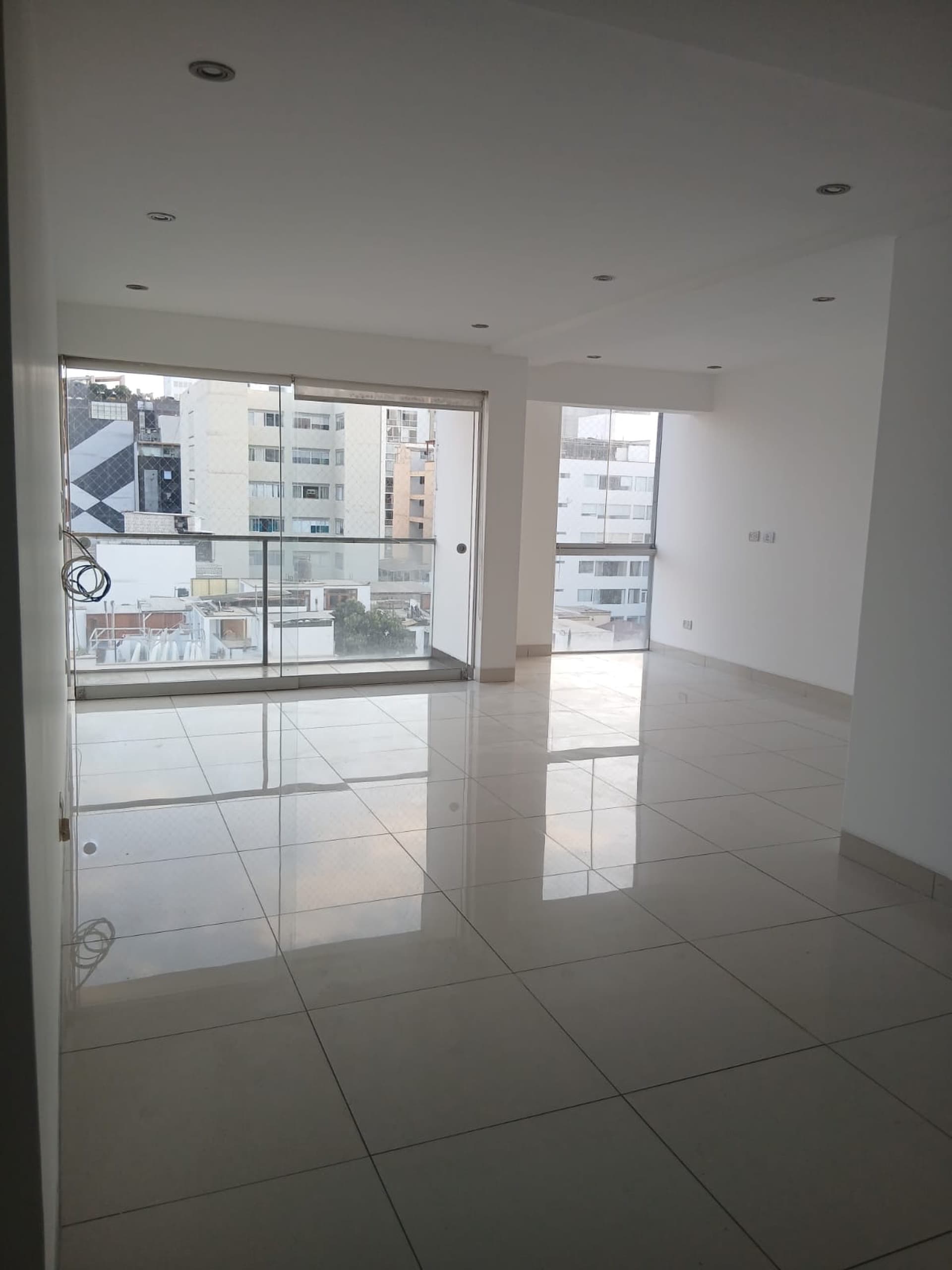 ¡Amplio Depa en Alquiler! 2dorm/1cochera Calle Independencia Miraflores