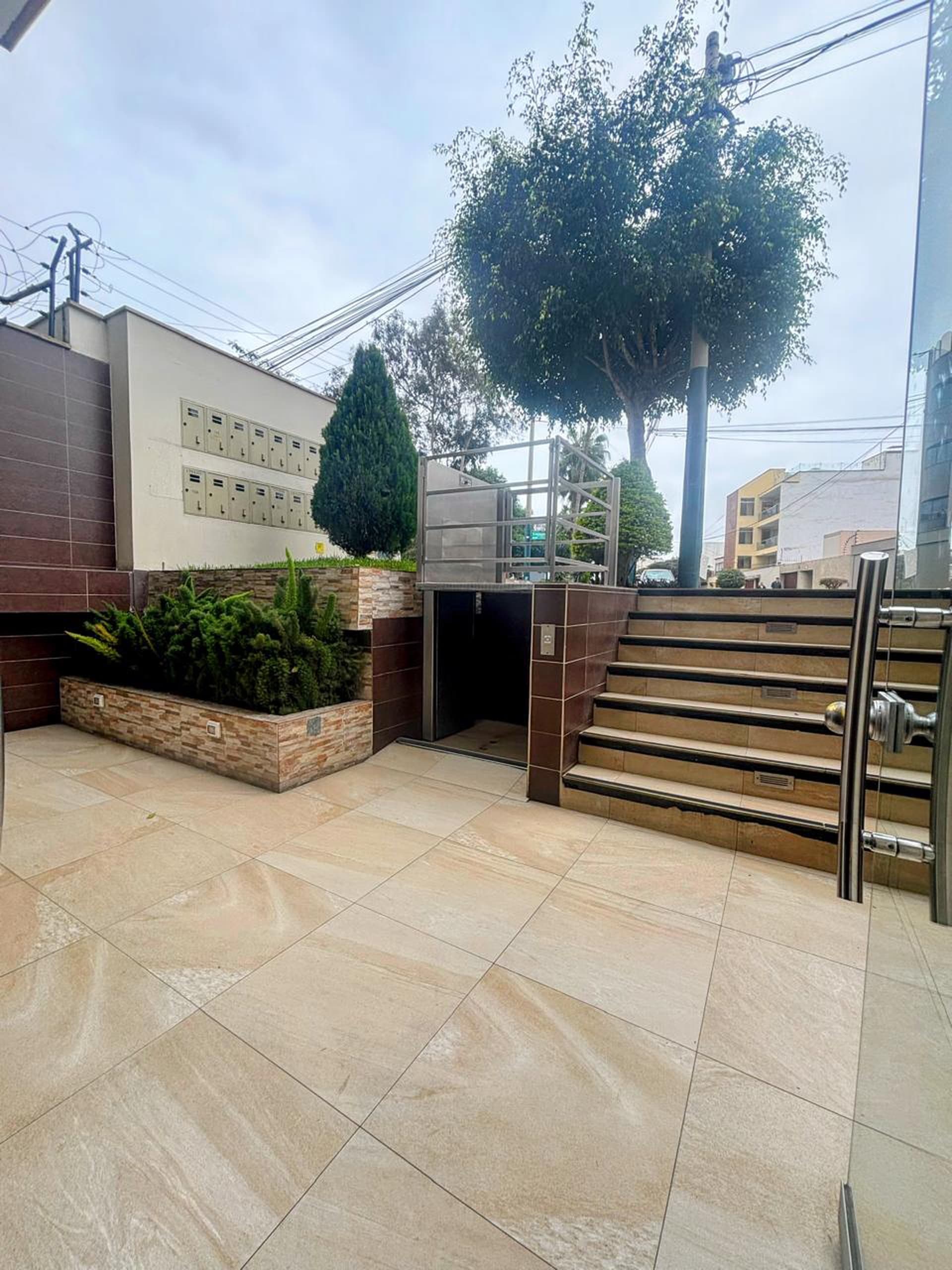 ¡Amplio Depa en Venta! 3dorm/Cochera - Urb. Los Manzanos Surco