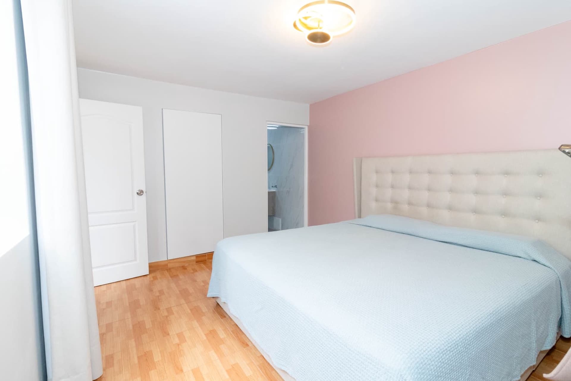 ¡Amplio Depa en Venta! 1er Piso - Miraflores