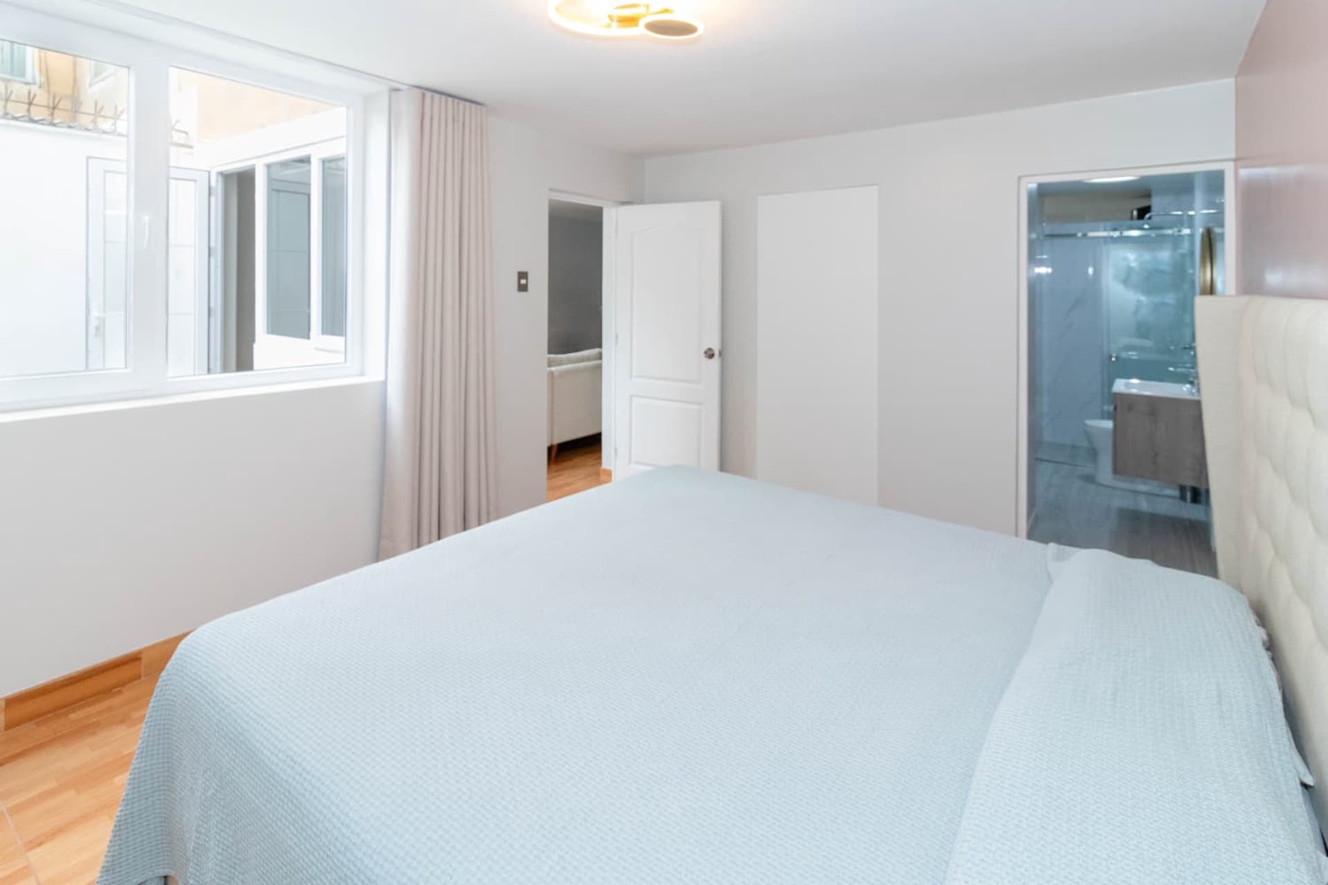 ¡Amplio Depa en Venta! 1er Piso - Miraflores