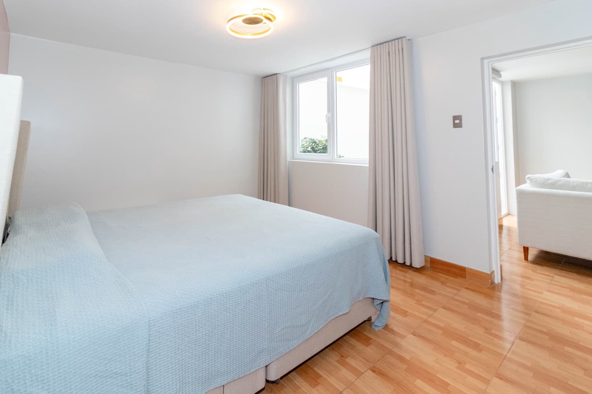 ¡Amplio Depa en Venta! 1er Piso - Miraflores