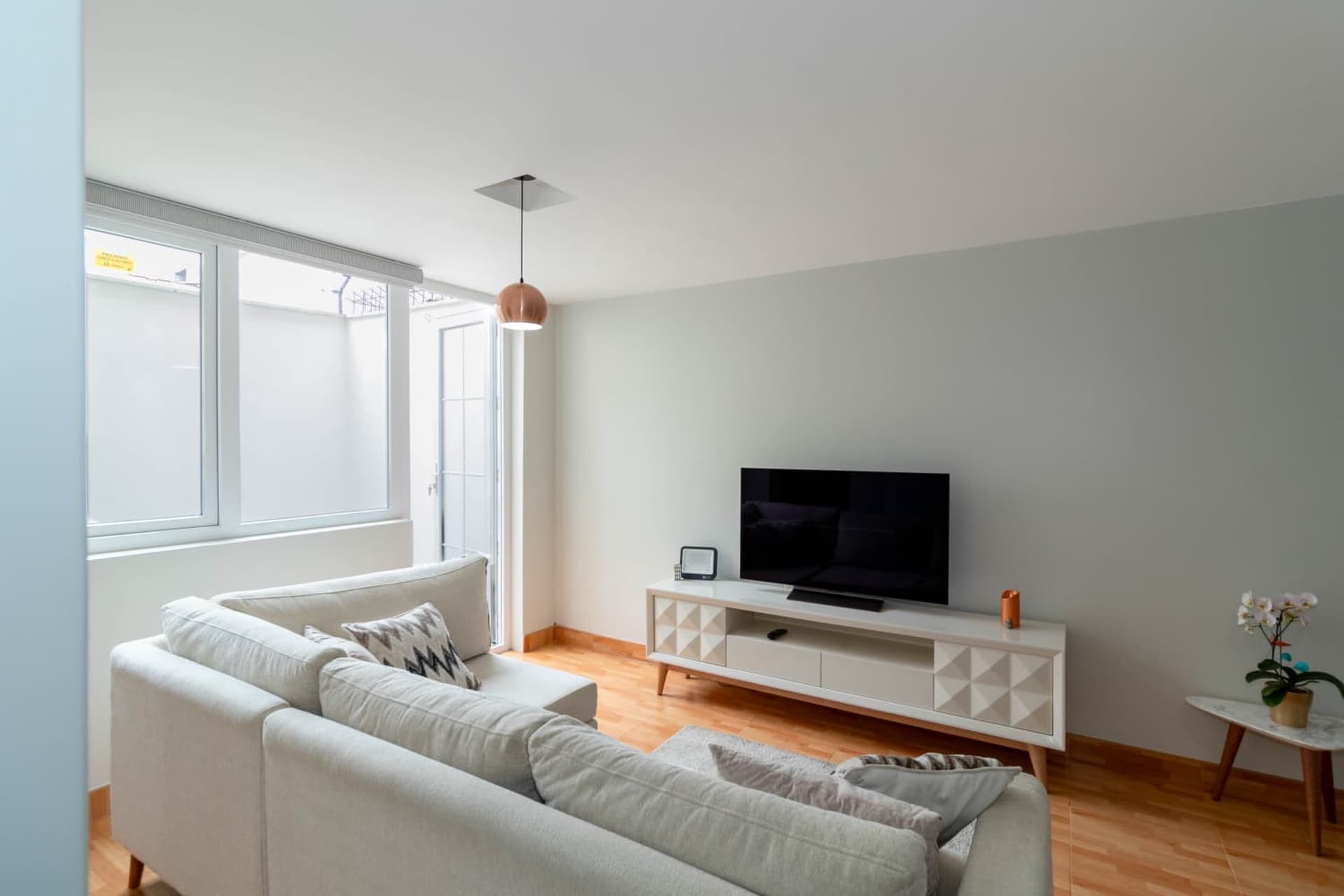 ¡Amplio Depa en Venta! 1er Piso - Miraflores