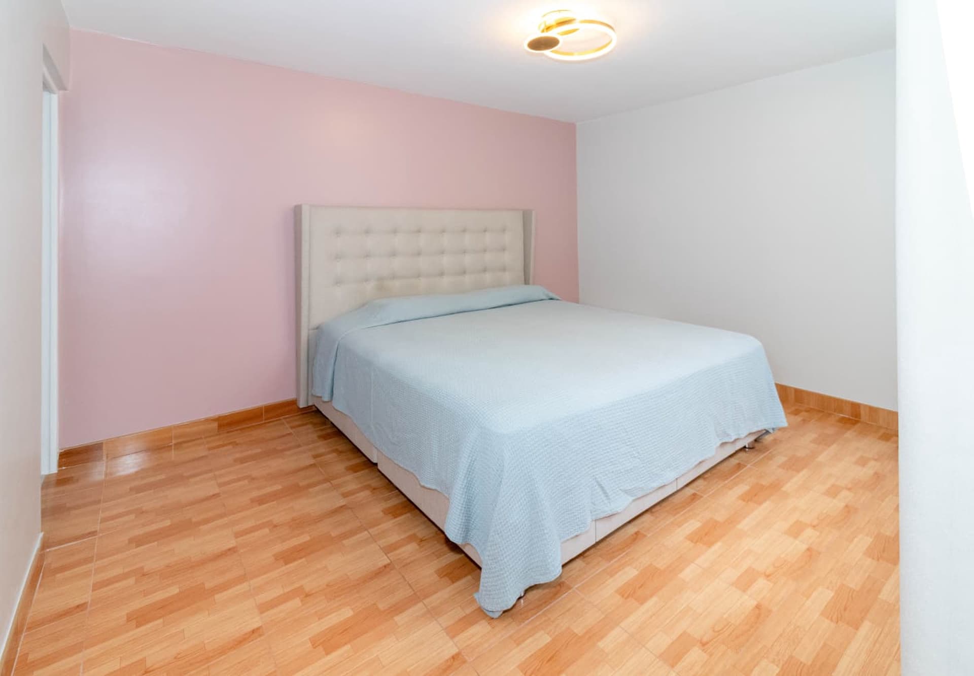 ¡Amplio Depa en Venta! 1er Piso - Miraflores