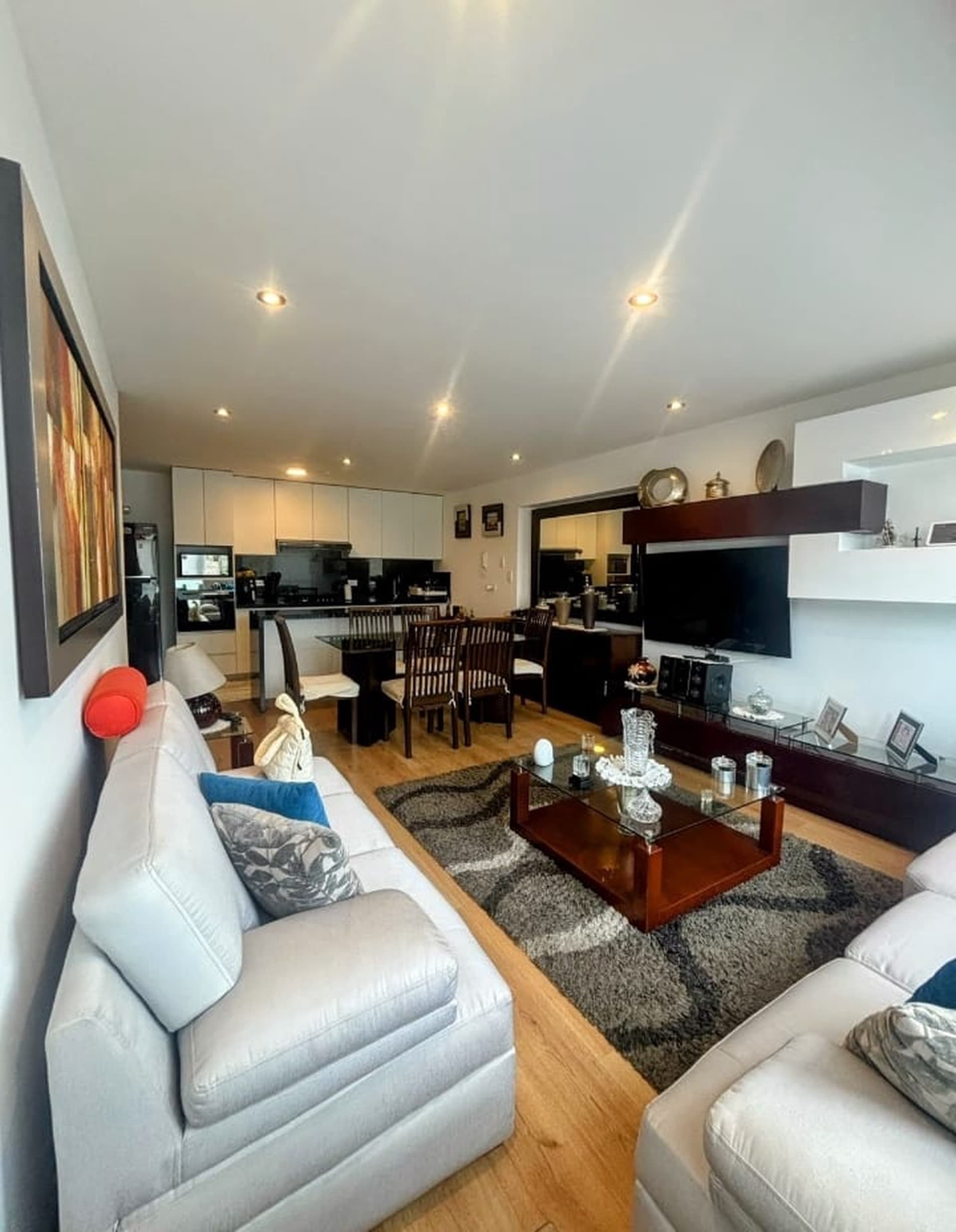 ¡Acogedor Depa en Venta! 2dorm/84 M2/cochera - Urb. Chacarilla del Estanque Surco