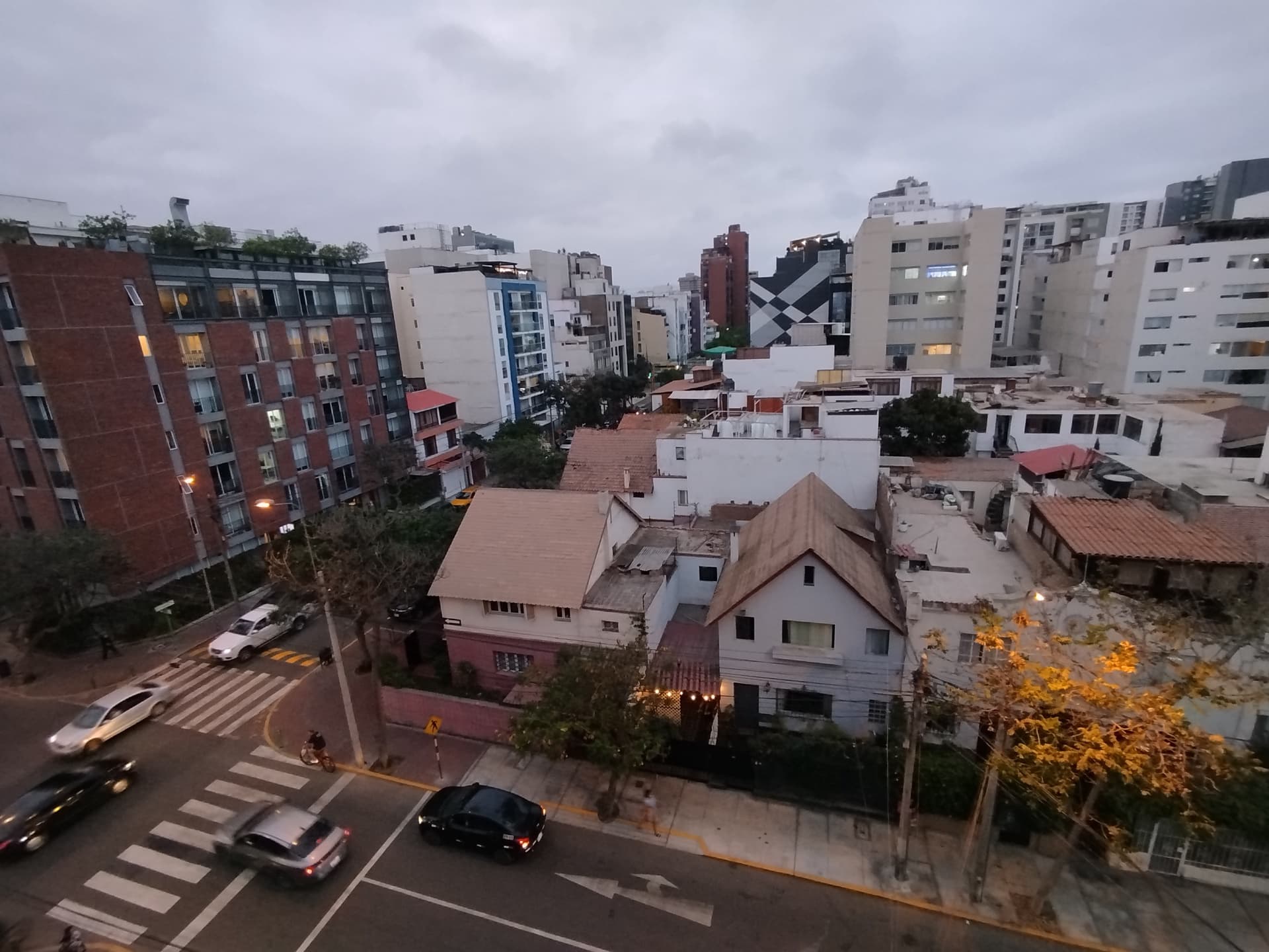 ¡Amplio Depa en Alquiler! 2dorm/1cochera Calle Independencia Miraflores