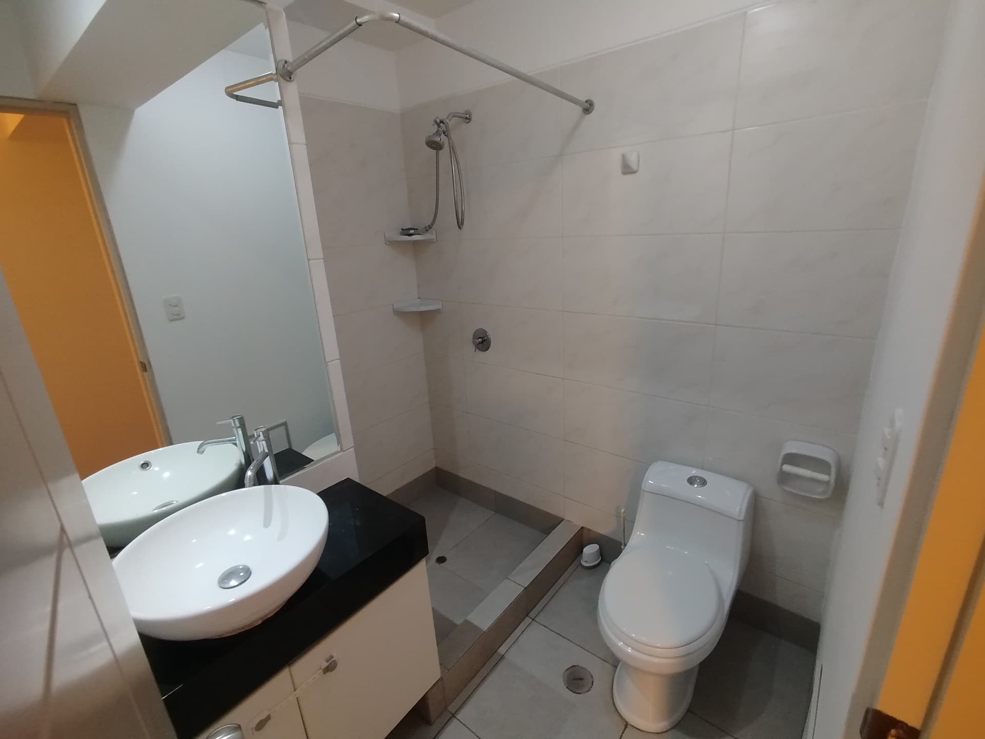 ¡Amplio Depa en Alquiler! 2dorm/1cochera Calle Independencia Miraflores