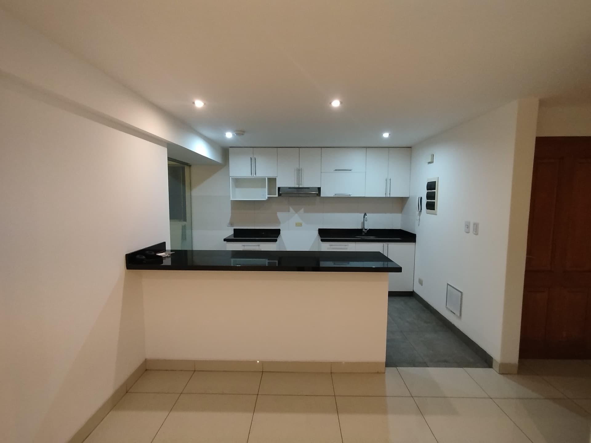 ¡Amplio Depa en Alquiler! 2dorm/1cochera Calle Independencia Miraflores